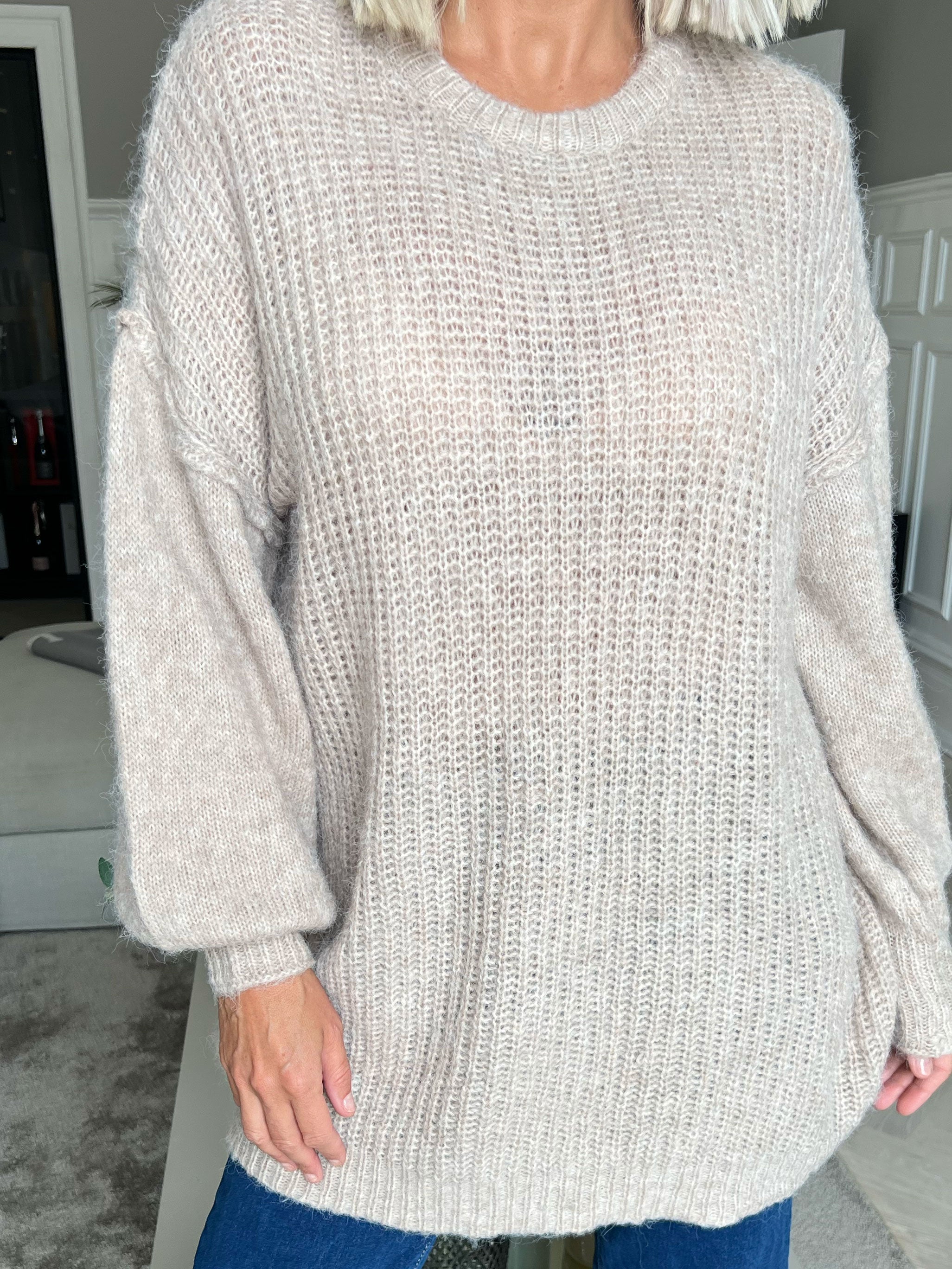 Leana - Lång mjuk stickad blus med ballongärmar